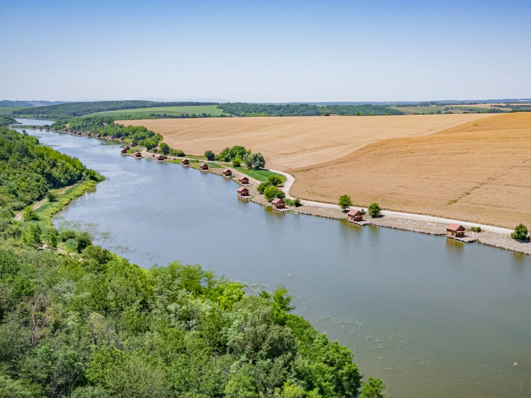 Kistormás