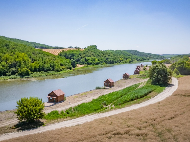 Kistormás
